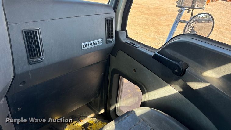 image for item ER7507 2017 Mack GU813 roll-off container truck