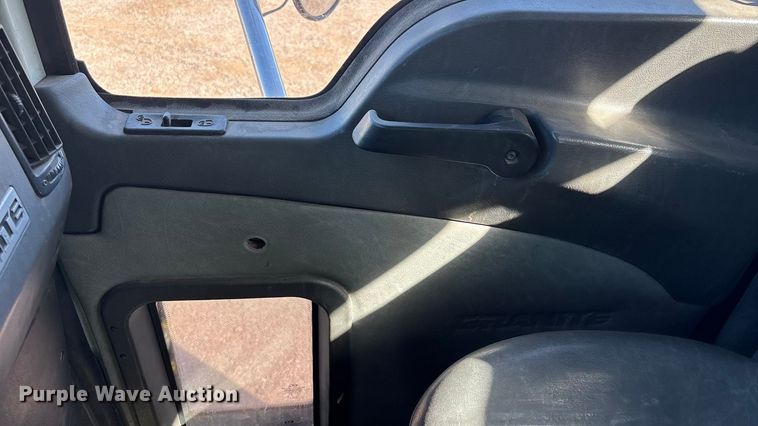 image for item ER7507 2017 Mack GU813 roll-off container truck