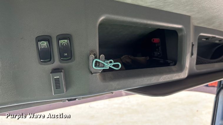 image for item ER7507 2017 Mack GU813 roll-off container truck