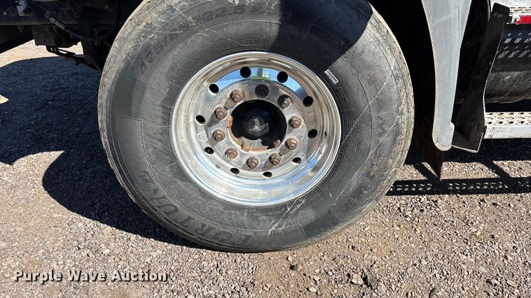 image for item ER7507 2017 Mack GU813 roll-off container truck