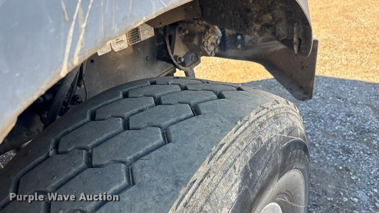 image for item ER7507 2017 Mack GU813 roll-off container truck