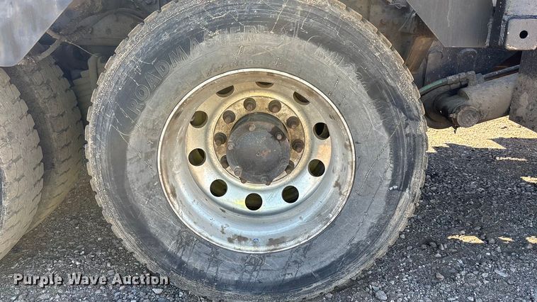 image for item ER7507 2017 Mack GU813 roll-off container truck