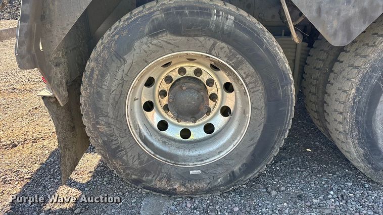 image for item ER7507 2017 Mack GU813 roll-off container truck