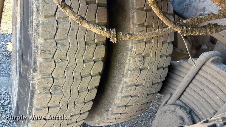 image for item ER7507 2017 Mack GU813 roll-off container truck