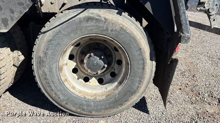 image for item ER7507 2017 Mack GU813 roll-off container truck