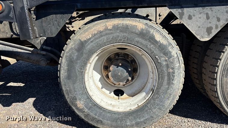 image for item ER7507 2017 Mack GU813 roll-off container truck