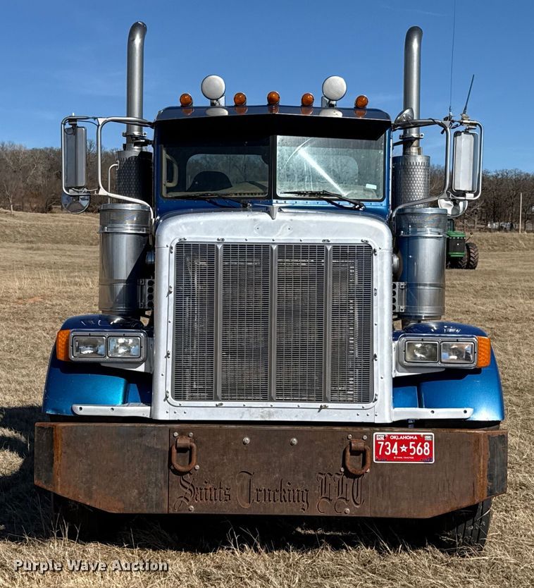 image for item ES5826 2007 Peterbilt 379 semi truck