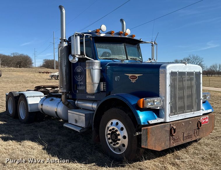 image for item ES5826 2007 Peterbilt 379 semi truck