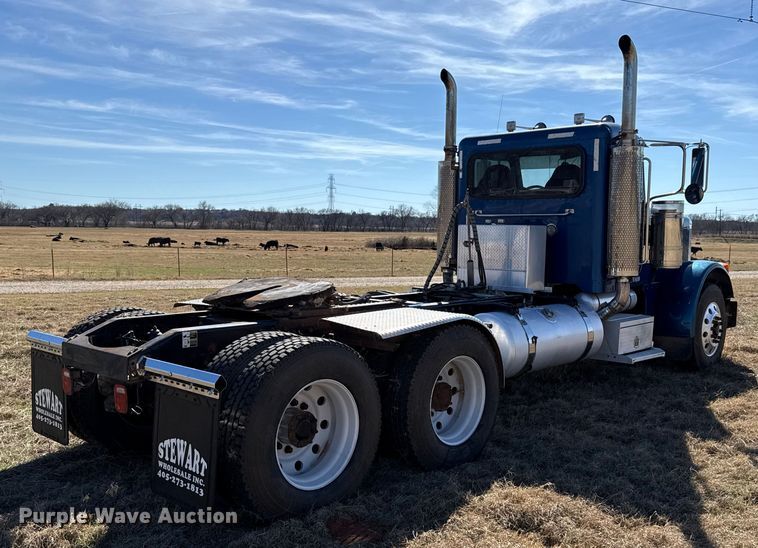 image for item ES5826 2007 Peterbilt 379 semi truck