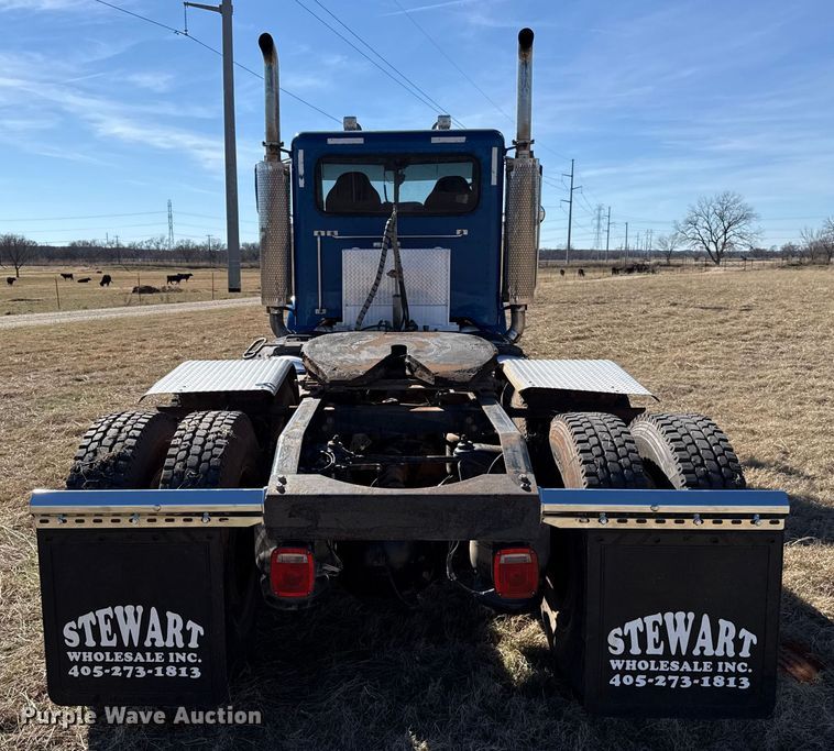 image for item ES5826 2007 Peterbilt 379 semi truck