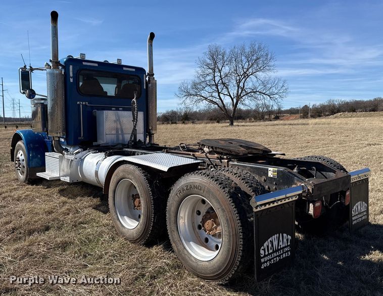 image for item ES5826 2007 Peterbilt 379 semi truck