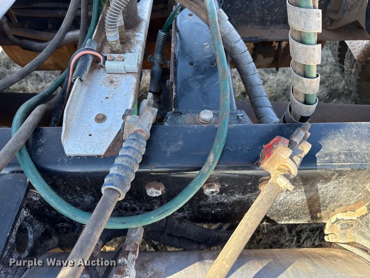 image for item ES5826 2007 Peterbilt 379 semi truck