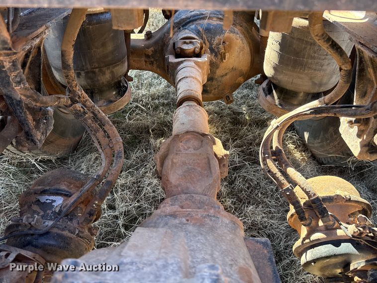 image for item ES5826 2007 Peterbilt 379 semi truck