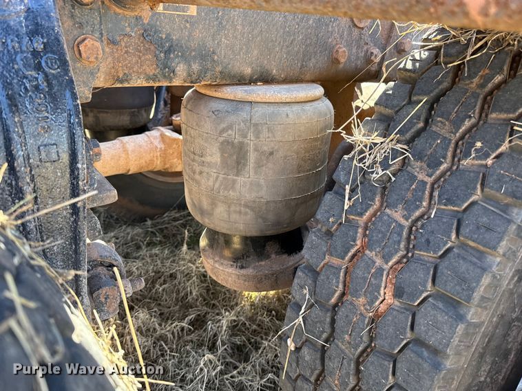 image for item ES5826 2007 Peterbilt 379 semi truck