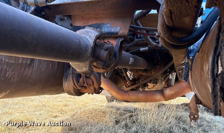 image for item ES5826 2007 Peterbilt 379 semi truck