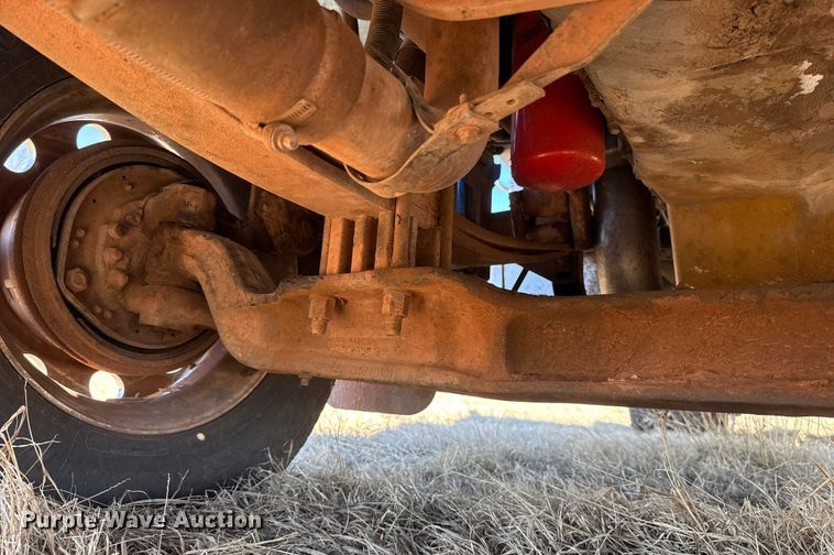 image for item ES5826 2007 Peterbilt 379 semi truck