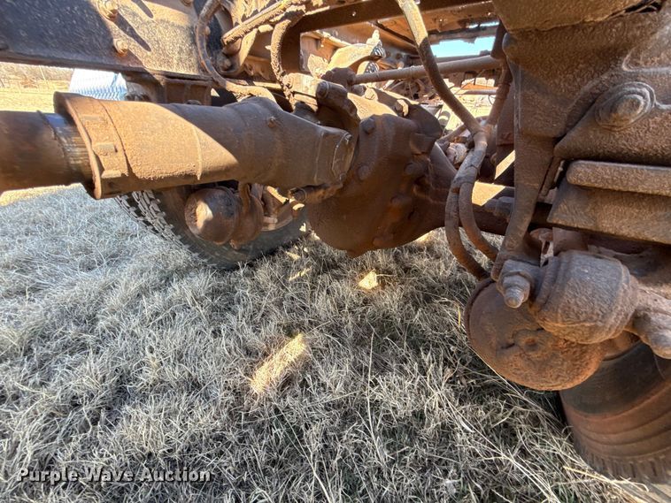 image for item ES5826 2007 Peterbilt 379 semi truck