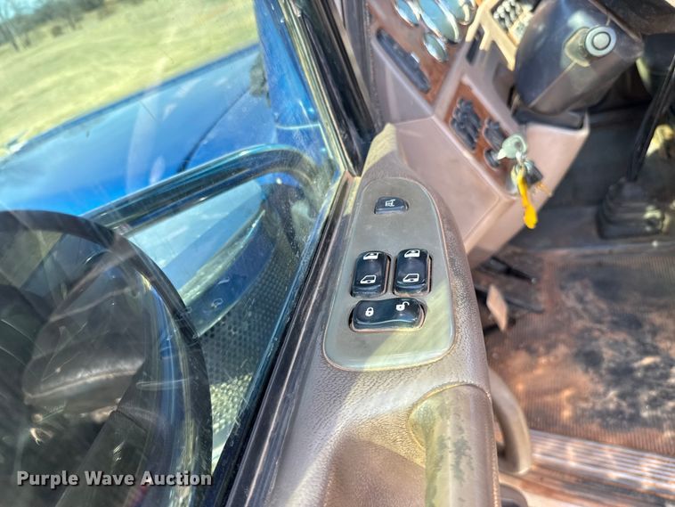 image for item ES5826 2007 Peterbilt 379 semi truck