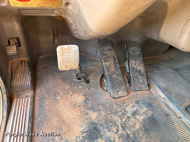 image for item ES5826 2007 Peterbilt 379 semi truck