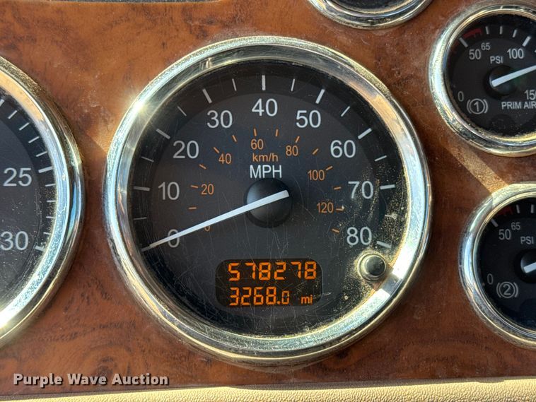 image for item ES5826 2007 Peterbilt 379 semi truck