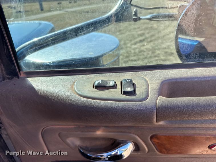 image for item ES5826 2007 Peterbilt 379 semi truck