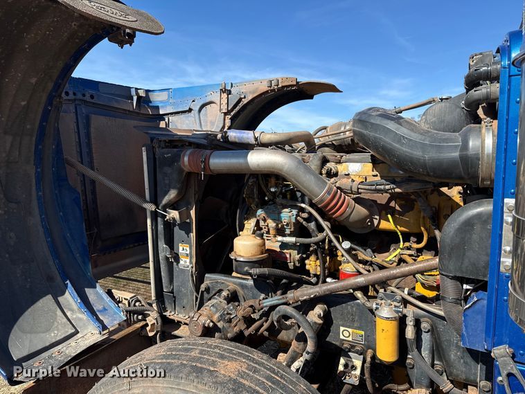 image for item ES5826 2007 Peterbilt 379 semi truck