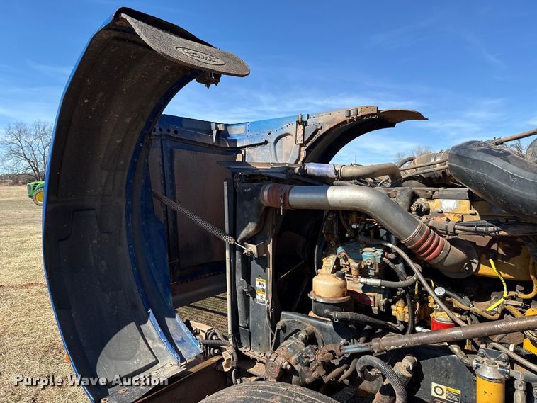 image for item ES5826 2007 Peterbilt 379 semi truck