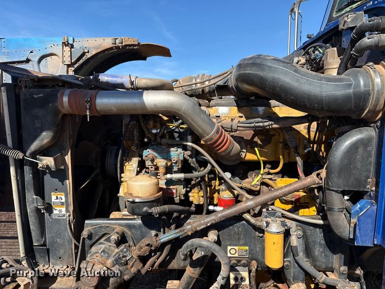 image for item ES5826 2007 Peterbilt 379 semi truck