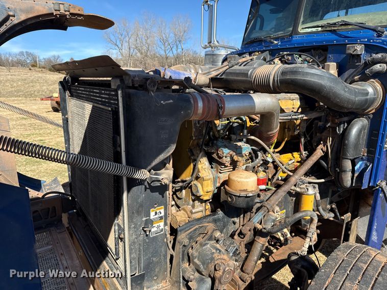image for item ES5826 2007 Peterbilt 379 semi truck