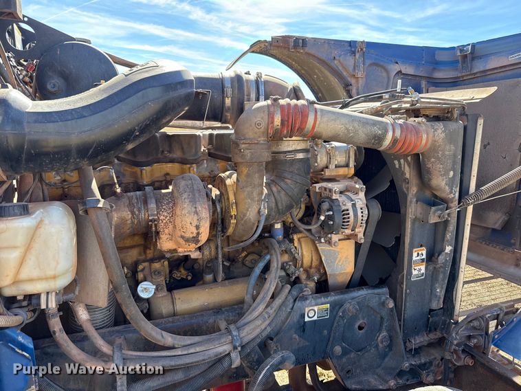 image for item ES5826 2007 Peterbilt 379 semi truck