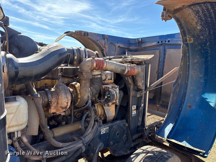 image for item ES5826 2007 Peterbilt 379 semi truck