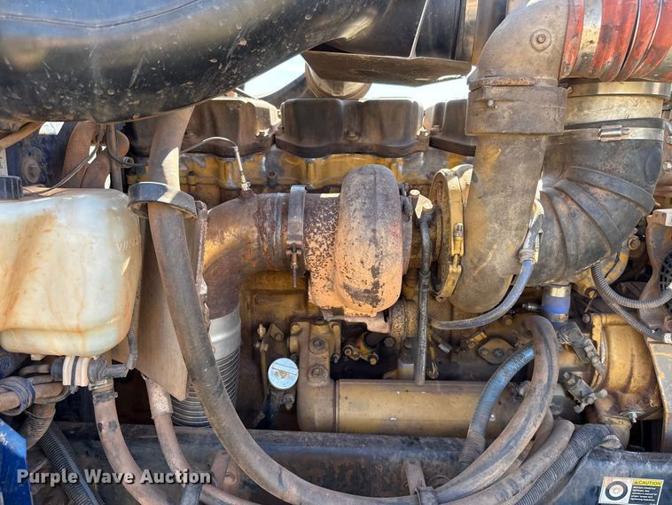 image for item ES5826 2007 Peterbilt 379 semi truck