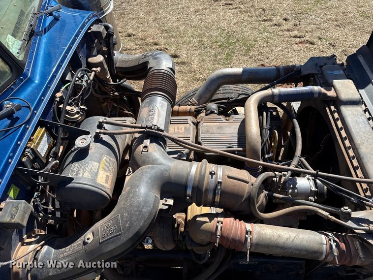 image for item ES5826 2007 Peterbilt 379 semi truck