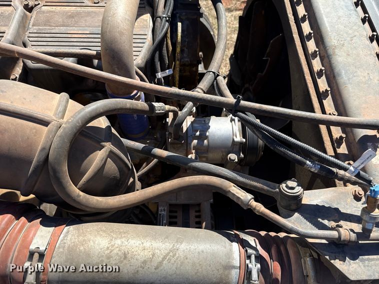 image for item ES5826 2007 Peterbilt 379 semi truck