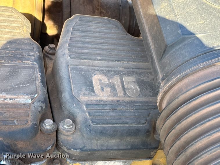 image for item ES5826 2007 Peterbilt 379 semi truck