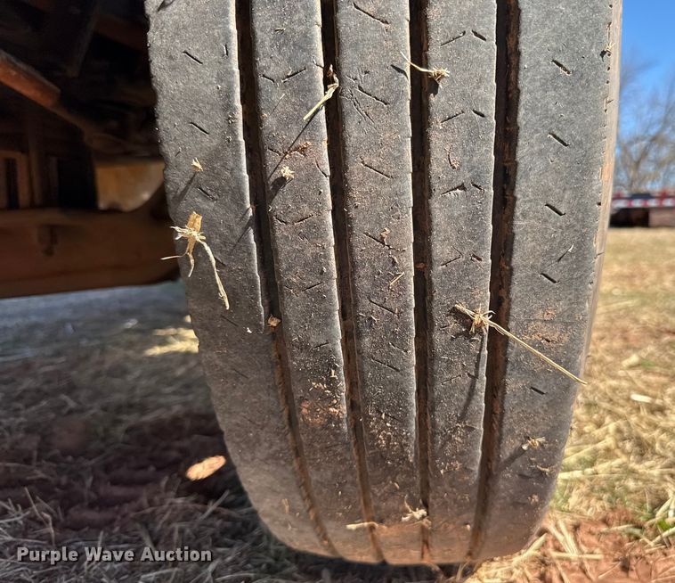 image for item ES5826 2007 Peterbilt 379 semi truck