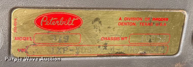 image for item ES5826 2007 Peterbilt 379 semi truck