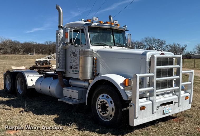 image for item ES5828 2005 Peterbilt 379 semi truck
