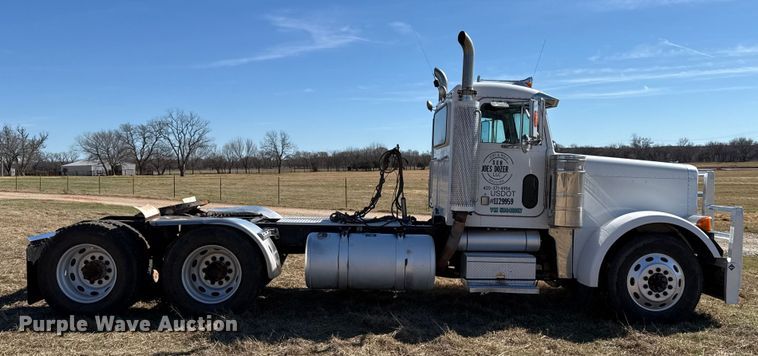 image for item ES5828 2005 Peterbilt 379 semi truck