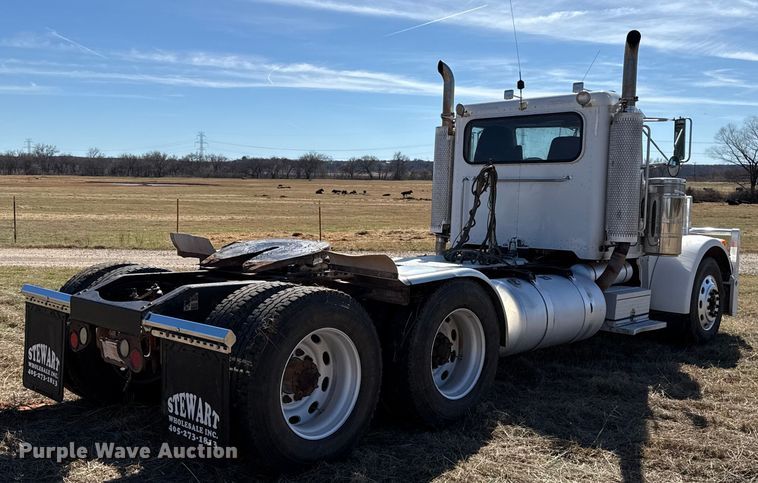 image for item ES5828 2005 Peterbilt 379 semi truck