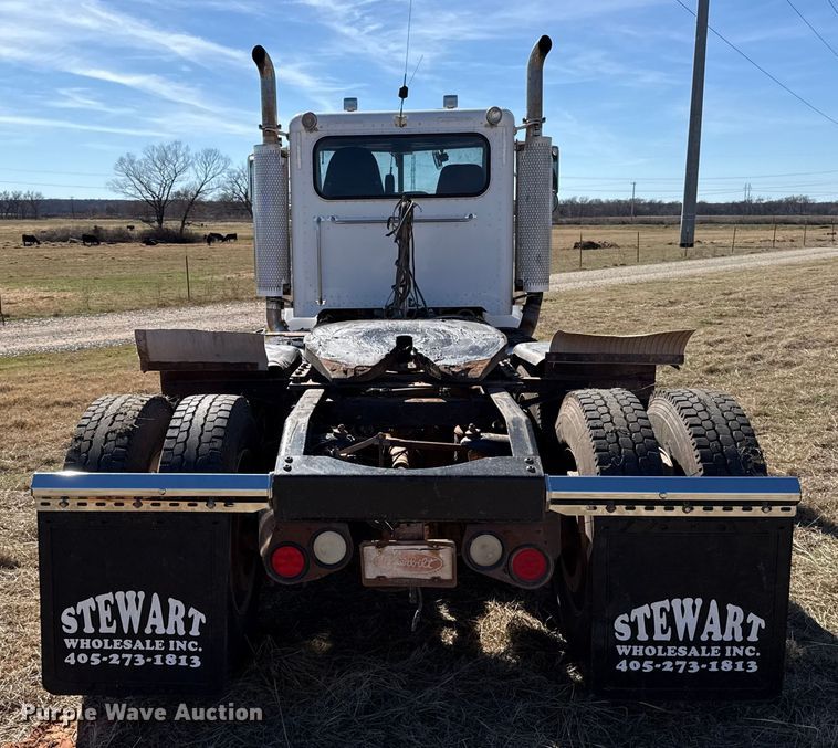 image for item ES5828 2005 Peterbilt 379 semi truck