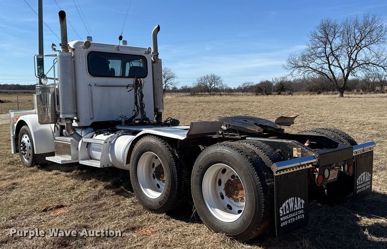 image for item ES5828 2005 Peterbilt 379 semi truck