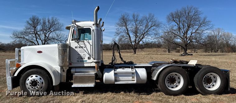 image for item ES5828 2005 Peterbilt 379 semi truck