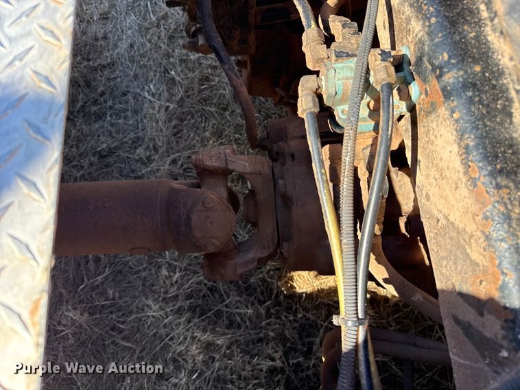 image for item ES5828 2005 Peterbilt 379 semi truck