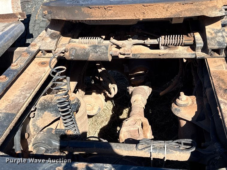 image for item ES5828 2005 Peterbilt 379 semi truck