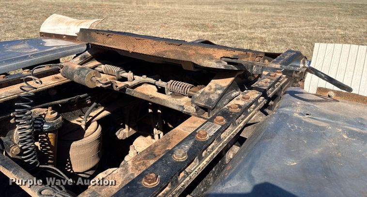 image for item ES5828 2005 Peterbilt 379 semi truck