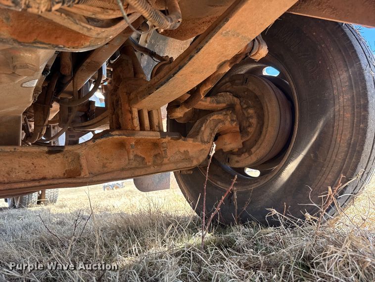 image for item ES5828 2005 Peterbilt 379 semi truck