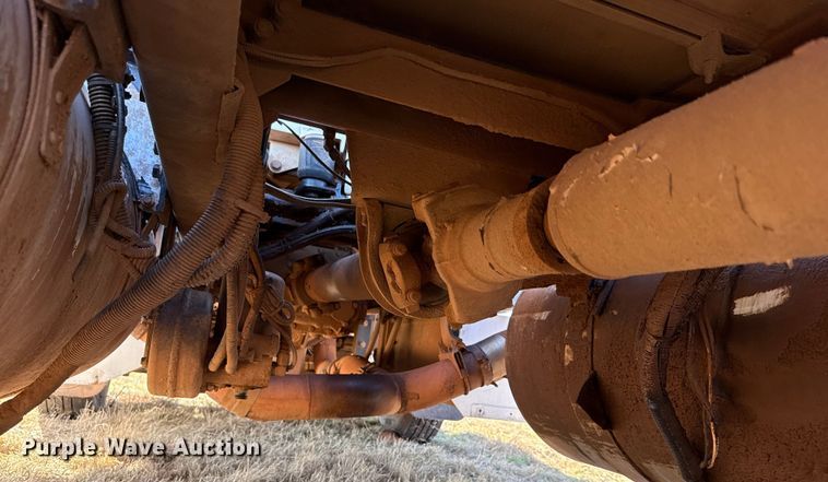 image for item ES5828 2005 Peterbilt 379 semi truck