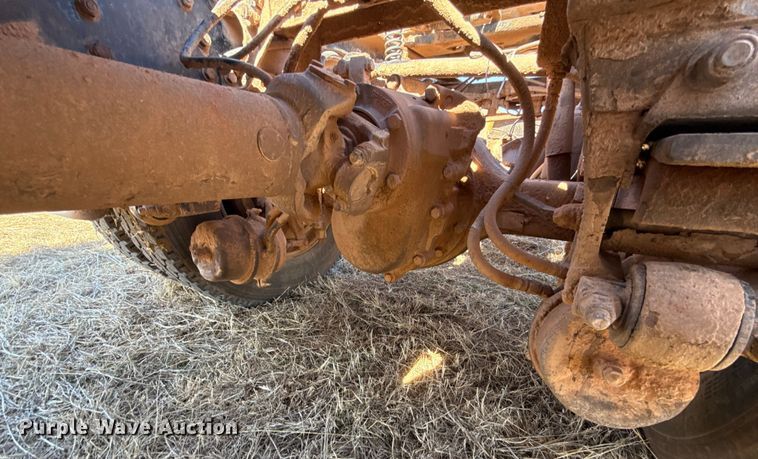 image for item ES5828 2005 Peterbilt 379 semi truck