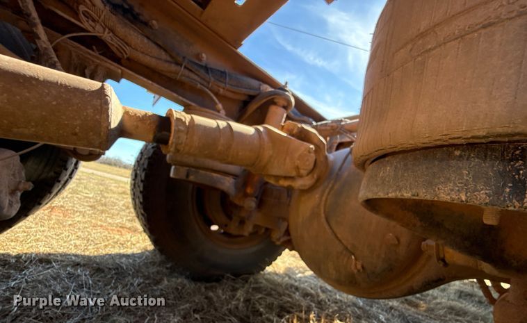 image for item ES5828 2005 Peterbilt 379 semi truck